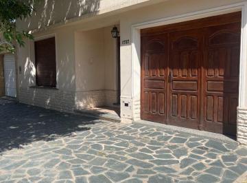 Casa · 167m² · 4 Ambientes · 1 Cochera · Oportunidad de Inversion Casa en Venta en Baradero