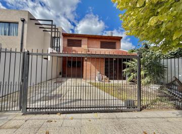 Casa · 150m² · 4 Ambientes · 1 Cochera · Casa en Caisamar