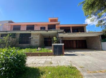 Terreno · 1026m² · 7 Ambientes · 7 Cocheras · Venta de Casa 7 Ambientes con Jardín, Quincho y Pileta en Martínez, San Isidro
