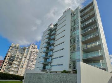 Departamento · 140m² · 4 Ambientes · 1 Cochera · Departamento en Playa Grande