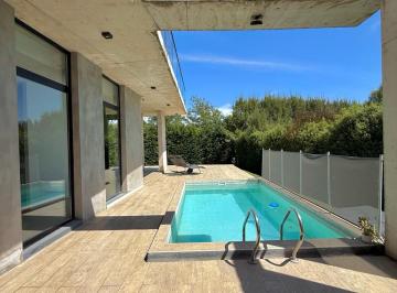 Casa · 205m² · 4 Ambientes · 4 Cocheras · Casa - Arenas del Sur