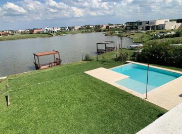 Casa · 236m² · 5 Ambientes · 4 Cocheras · Casa en Venta a La Laguna en Barrio San Sebastián. A8. Pilar