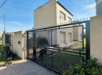 Casa · 220m² · 6 Ambientes · 2 Cocheras · Casa en Alquiler en Pueblo Esther