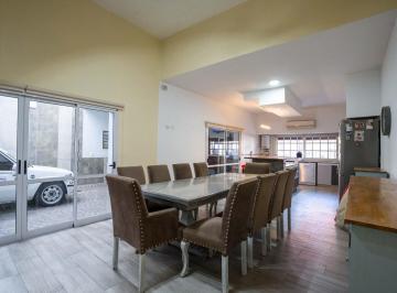 Casa · 168m² · 5 Ambientes · 2 Cocheras · Casa en Venta en Nueva Pompeya, Capital Federal, Buenos Aires