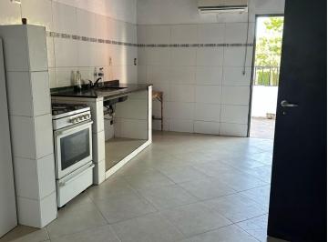 Casa en Alquiler de 5 ambientes · 3 Habitaciones, 2 Pisos, Dos Baños