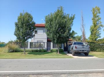 Casa · 137m² · 5 Ambientes · 2 Cocheras · Venta / Permuta - Casa 3 Dorm. con Quincho y Pileta - Don Mateo Etapa 1, Funes.