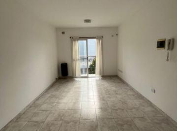 Departamento de 2 ambientes, Morón · Departamento de 2 Ambientes en Alquiler Al Frente en Morón