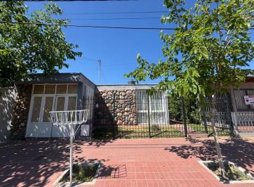 Casa · 122m² · 6 Ambientes · 1 Cochera · Casa en Venta B° Minetti, Godoy Cruz; Mendoza.