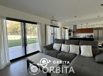Casa · 167m² · 4 Ambientes · 4 Cocheras · Casa en Venta en Barrio Santa Sofia, Pilar del Este