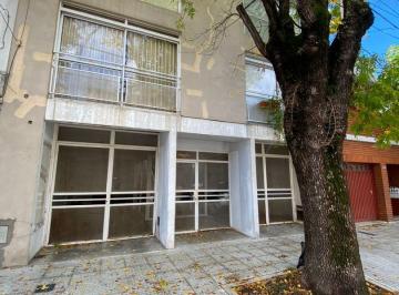 NIR-NIR-3880_2 · Venta con Renta Monoambiente con Patio y Cochera Para Dos Autos en Parque Avellaneda