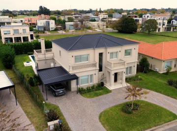 Casa · 290m² · 5 Ambientes · 6 Cocheras · Casa en Venta 5 Ambientes con Pileta Barrio El Trebol Haras Santa María G. B. a Zona Norte