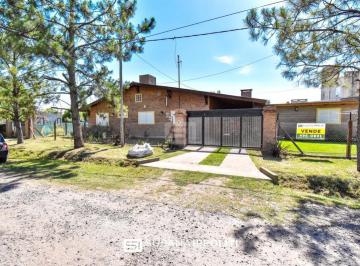 Casa · 90m² · 5 Ambientes · 2 Cocheras · Casa en Venta 2 Dorm. con Pileta en Tierra de Sueños 1, Roldán