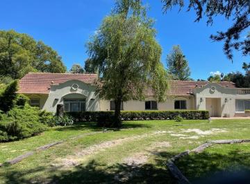 Quinta vacacional · 250m² · 3 Dormitorios · 3 Cocheras · Reed Vende Excelente Quinta Reciclada a Nuevo.