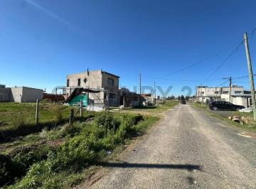 Terreno · 240m² · 6 E/ 471 y 471 Bis, City Bell | Lote en Venta