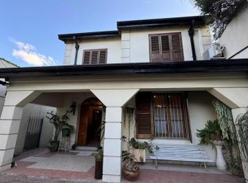 Casa · 220m² · 5 Ambientes · 2 Cocheras · Casa en Venta, Bella Vista