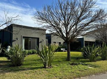 Casa · 390m² · 4 Ambientes · Venta Casa Bs As Golf Country Club, Bella Vista