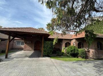 Casa · 326m² · 4 Ambientes · 4 Cocheras · Venta Excelente Casa en San Miguel