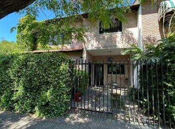 Casa · 210m² · 5 Ambientes · 1 Cochera · Venta Excelente Chalet en Barrio Ingles