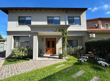Casa · 103m² · 4 Ambientes · 2 Cocheras · Venta Casa en Hurlingham