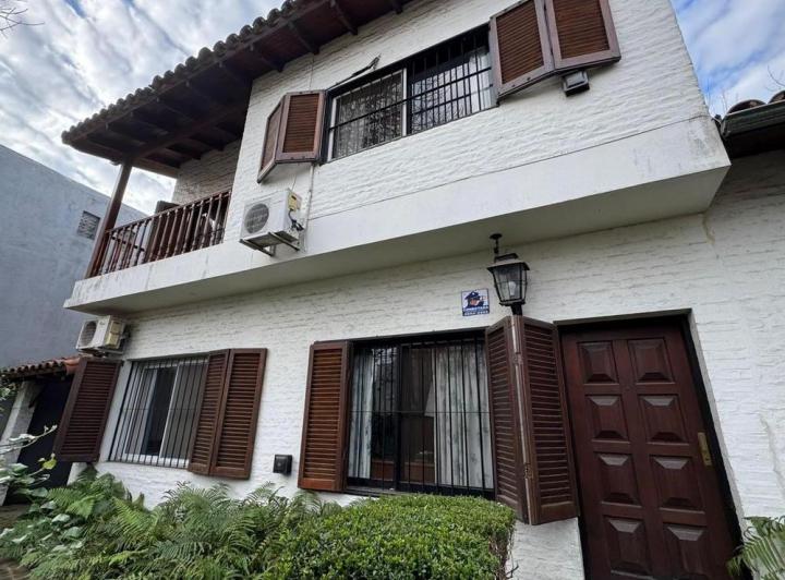 Casa · 342m² · 5 Ambientes · 2 Cocheras