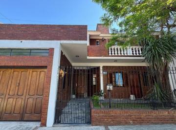 Casa · 200m² · 5 Ambientes · 1 Cochera · Venta Casa en Bella Vista