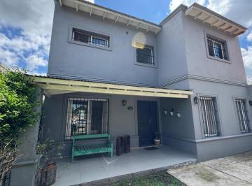 Casa · 147m² · 4 Ambientes · 2 Cocheras · Venta Casa en Bella Vista