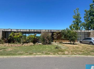 Casa · 220m² · 3 Ambientes · Venta Casa Bs As Golf Country Club, Bella Vista