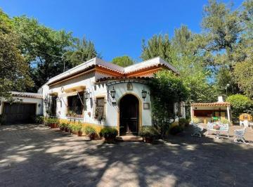 Casa · 206m² · 5 Ambientes · 6 Cocheras · Venta Excelente Propiedad PH en Bella Vista
