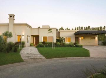 Casa · 280m² · 5 Ambientes · 2 Cocheras · Venta Casa, B Cdo Buenos Aires Village