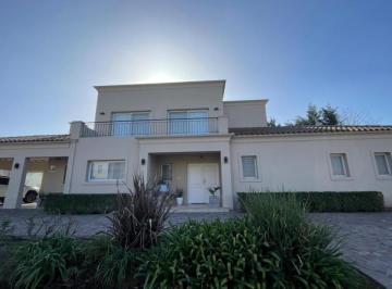 Casa · 411m² · 5 Ambientes · Venta Excelente Casa en B° Bv Chico