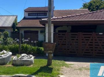 Casa · 180m² · 5 Ambientes · 2 Cocheras · Venta Casa en Bella Vista