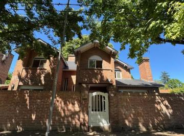 Casa · 200m² · 5 Ambientes · 3 Cocheras · Venta Muy Linda Casa Bella Vista