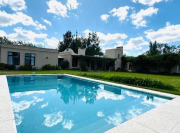 Casa · 295m² · 6 Ambientes · 5 Cocheras · Casa en Club de Campo Santa Catalina