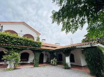 Casa · 650m² · 8 Ambientes · 4 Cocheras · Casa en Venta B° Cdo Villa Flaubert, Bella Vista
