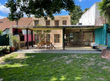 Casa · 250m² · 6 Ambientes · Casa en Barrio Ingles, Hurlingham