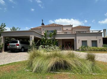 Casa · 421m² · 8 Ambientes · 2 Cocheras · Venta Excelente Casa en B°cdo Buenos Aires Village