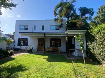 Casa · 220m² · 6 Ambientes · 2 Cocheras · Casa 6 Ambientes en Hurlingham