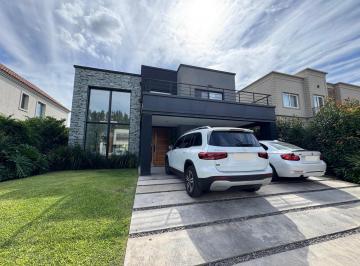 Casa · 287m² · 5 Ambientes · 2 Cocheras · Excelente Casa en B°cdo Bella Vista Chico, Bella Vista