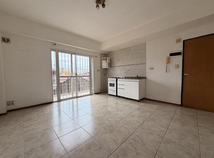 Departamento de 1 Ambiente con Balcón en Alquiler en Mataderos