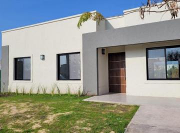 Casa · 100m² · 4 Ambientes · 1 Cochera · Venta con Renta en Santa Elena Pilar del Este