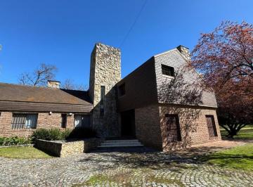 Casa · 300m² · 4 Ambientes · 1 Cochera · Venta Excelente Casa en Muñiz