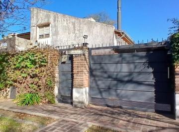 Casa · 100m² · 4 Ambientes · 1 Cochera · Sarratea Al 2300 Venta Casa 3 Dorm. en Funes