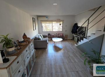 living con vista desde adentro · Tríplex con Terraza y Parrilla