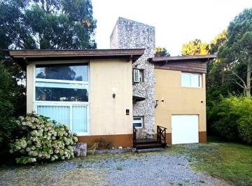 Casa · 197m² · 6 Ambientes · 4 Cocheras · Importante Casa en Venta. Impecable. Mar de Las Pampas