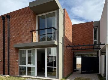 Casa · 145m² · 6 Ambientes · 2 Cocheras · Seguridad 24 Hs en Complejo Cerrado Cerca de Valle Escondido Córdoba