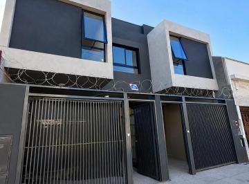 Departamento de 4 ambientes, Mataderos · Mataderos. Zequeira 6800. Duplex 4 Amb. Al Frente con Cochera, Patio y Parrilla