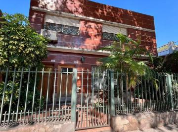 Casa · 150m² · 5 Ambientes · Casa Lote Propio, Vivienda Multifamiliar con Patio y Terraza en Flores