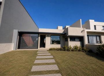 Casa de 7 ambientes, Córdoba · Casa en Venta Docta - Apto Credito!