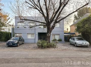 Casa · 337m² · 4 Dormitorios · 5 Cocheras · Muy Linda Casa Desarrollada en Dos Plantas en El Barrio Cerrado Las Victorias.