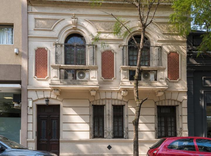 Casa · 240m² · 7 Ambientes